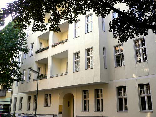 Wohn- und Geschäftshaus in Berlin-Charlottenburg  Berg Gebaut um 1900, Sanierung 1998 / Umwandlung in Wohnungseigentum